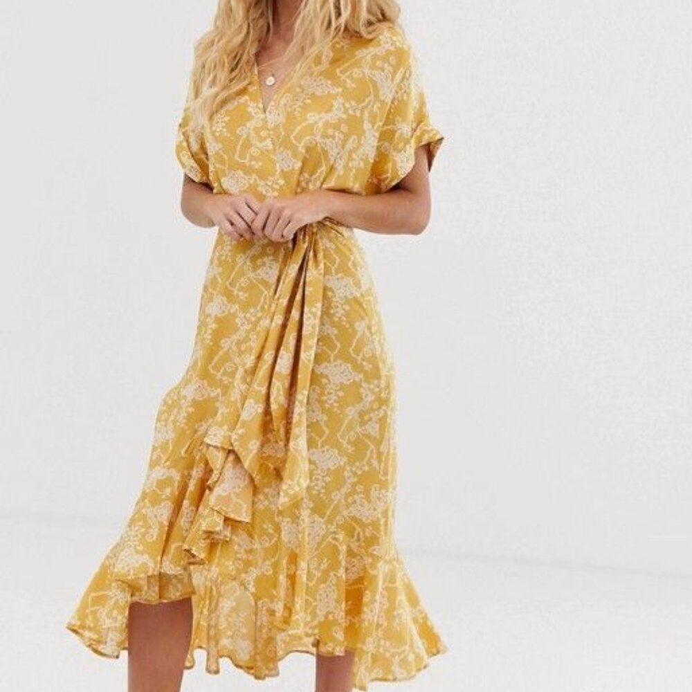 & Other Stories printed wrap dress in yellow. Size 2. Like new. Only worn once.